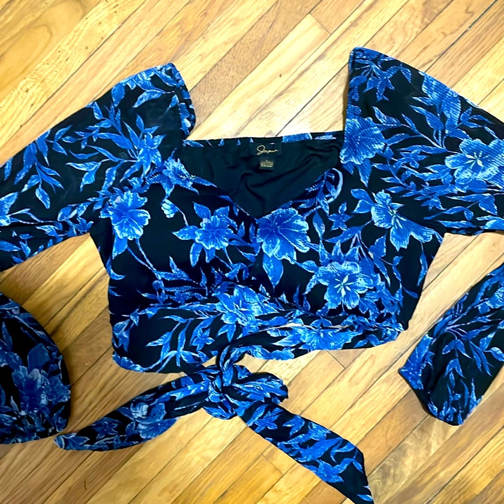 Chiffon-like crop top